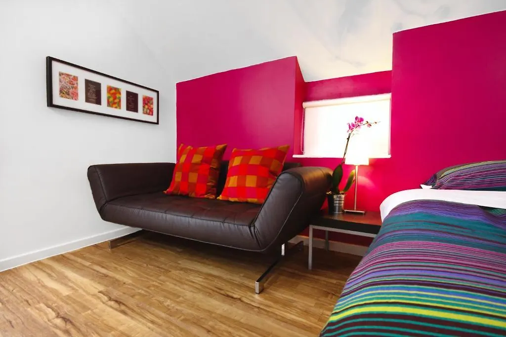Nosda Studio Hostel Κάρντιφ
