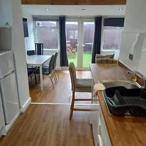 Modern With Roof Garden Close To Centre Cardiff