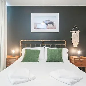 New Modern In The & Close To Stadiums Cardiff